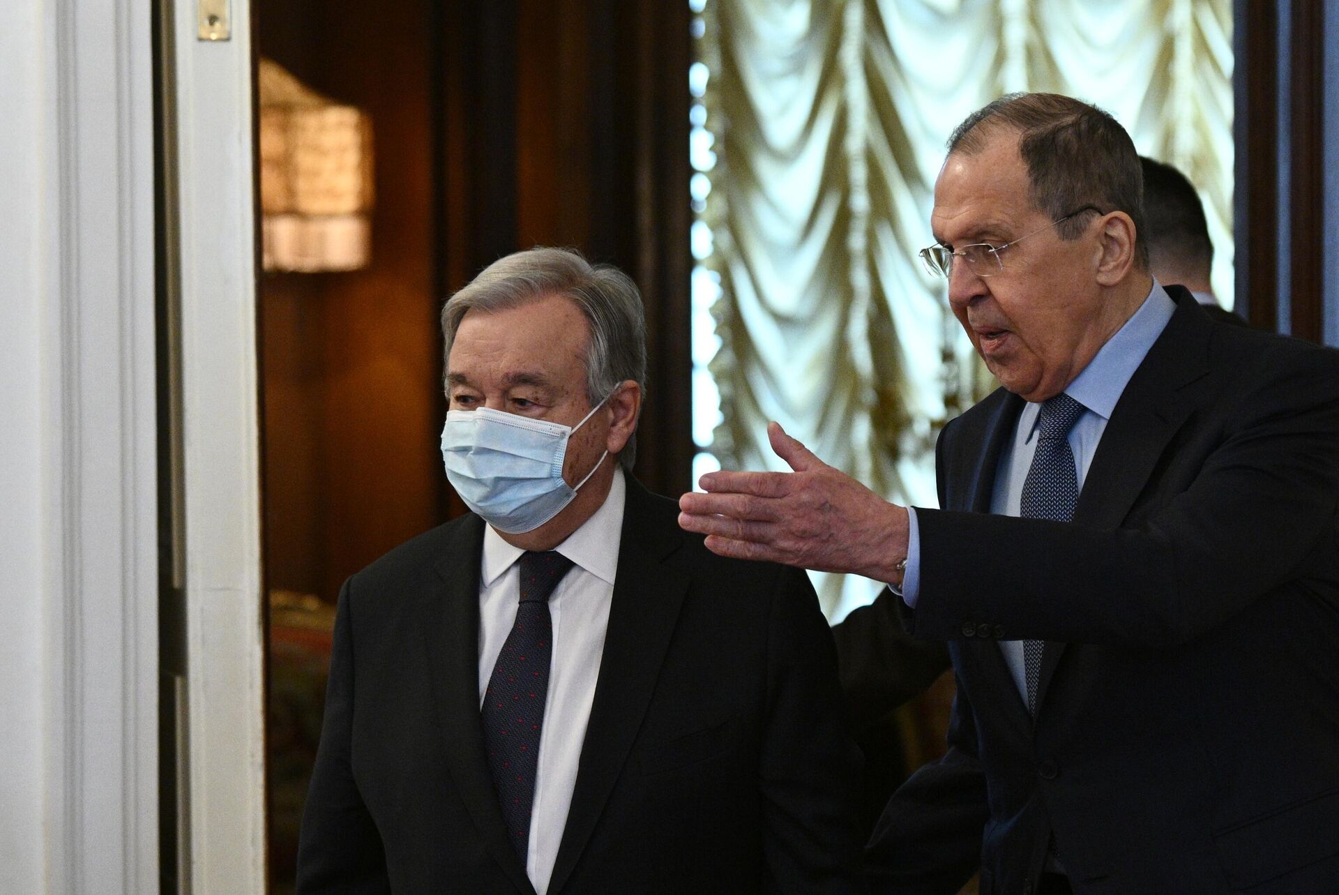 Ministro das Relações Exteriores da Rússia, Sergei Lavrov (à direita), e o secretário-geral da ONU, António Guterres, durante reunião em Moscou - Sputnik Brasil, 1920, 03.05.2022