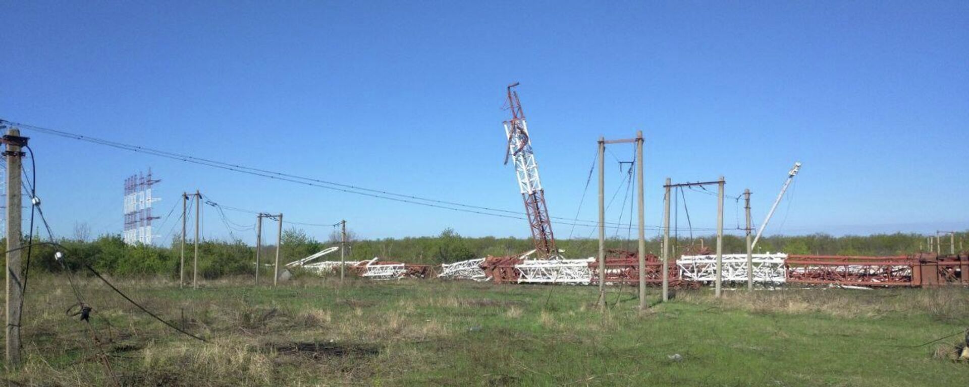 Antenas que retransmitiam estações de rádio russas destruídas na localidade de Mayak, na não reconhecida República Moldava de Transnístria, foto publicada em 26 de abril de 2022 - Sputnik Brasil, 1920, 27.04.2022