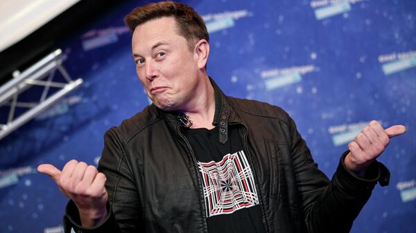 Nesta foto de arquivo tirada em 01 de dezembro de 2020, o proprietário da SpaceX e CEO da Tesla, Elon Musk, posa ao chegar no tapete vermelho para a cerimônia do Axel Springer Awards, em Berlim - Sputnik Brasil