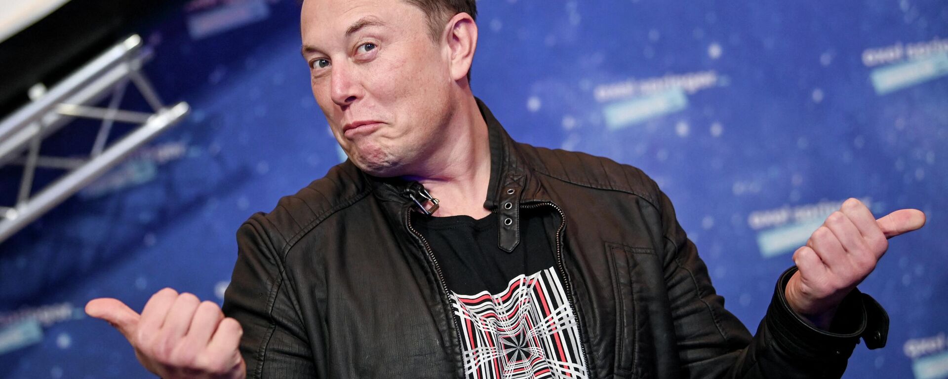 Nesta foto de arquivo tirada em 01 de dezembro de 2020, o proprietário da SpaceX e CEO da Tesla, Elon Musk, posa ao chegar no tapete vermelho para a cerimônia do Axel Springer Awards, em Berlim - Sputnik Brasil, 1920, 19.05.2022