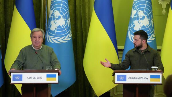 O secretário-geral da Organização das Nações Unidas (ONU), António Guterres (à esquerda), participa de encontro com o presidente ucraniano, Vladimir Zelensky, em Kiev, na Ucrânia, em 28 de abril de 2022 - Sputnik Brasil