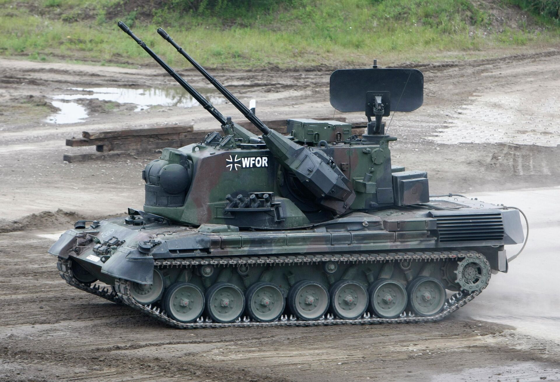 Tanque antiaéreo Gepard 1A2 em demonstração durante apresentação de desempenho do Exército alemão em área de treinamento militar em Munster, na Alemanha, em 15 de junho de 2009 - Sputnik Brasil, 1920, 29.04.2022