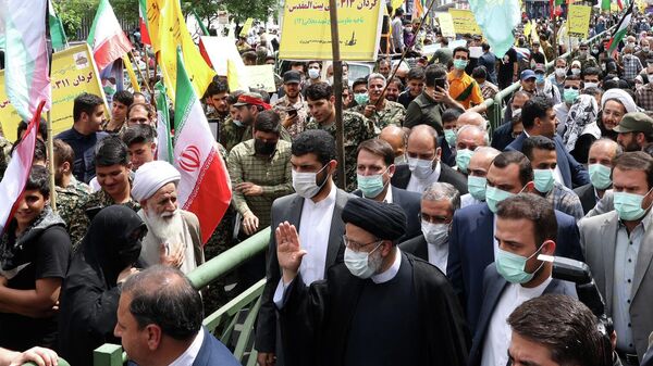 Presidente iraniano Ebrahim Raisi participando de um comício que marca o dia de al-Quds (Jerusalém) em Teerã em 29 de abril de 2022 - Sputnik Brasil