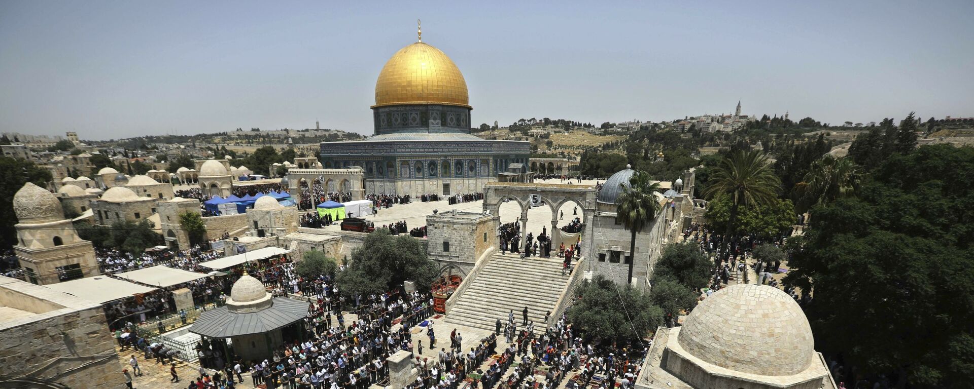 Adoradores palestinos rezam durante a última sexta-feira do mês sagrado do Ramadã no complexo da Mesquita Al-Aqsa, na cidade de Jerusalém, 31 de maio de 2019 - Sputnik Brasil, 1920, 30.04.2022