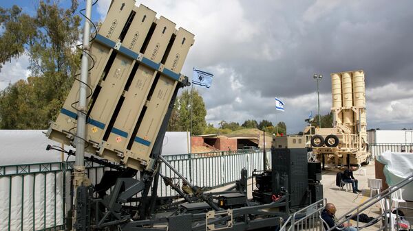 Exemplar do sistema de defesa antiaérea de médio alcance israelense David's Sling é exibido na base aérea de Hatzor, em Israel, em 2 de abril de 2017 - Sputnik Brasil