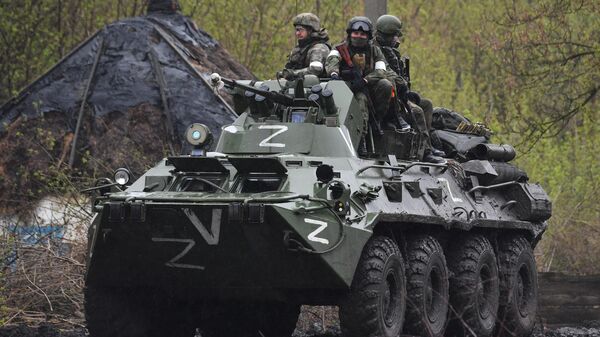 Veículo militar BTR-82A do Exército russo na fronteira com a Ucrânia - Sputnik Brasil