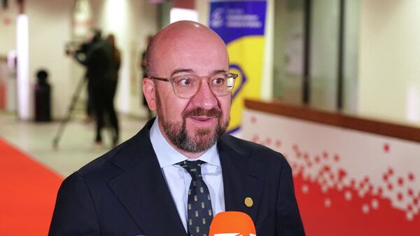 O presidente do Conselho Europeu, Charles Michel, fala com jornalistas em uma Conferência Internacional de Doadores para a Ucrânia em Varsóvia, 5 de maio de 2022 - Sputnik Brasil