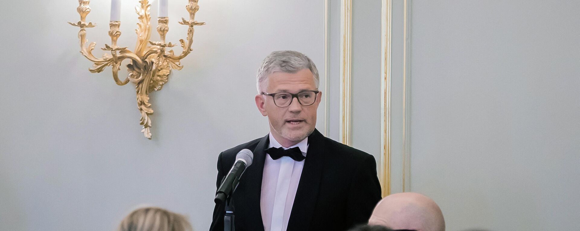 Andrei Melnik, embaixador da Ucrânia na Alemanha, fala com convidados no Hotel Adlon em Berlim, Alemanha, 29 de abril de 2022 - Sputnik Brasil, 1920, 06.05.2022