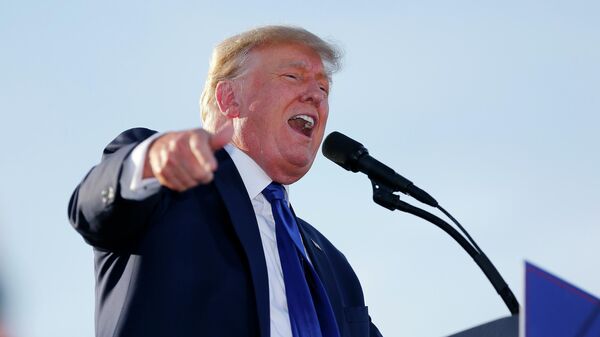Donald Trump, ex-presidente dos EUA (2017–2021), fala em comício na pista de corrida do condado de Delaware, nos EUA, em 23 de abril de 2022 - Sputnik Brasil