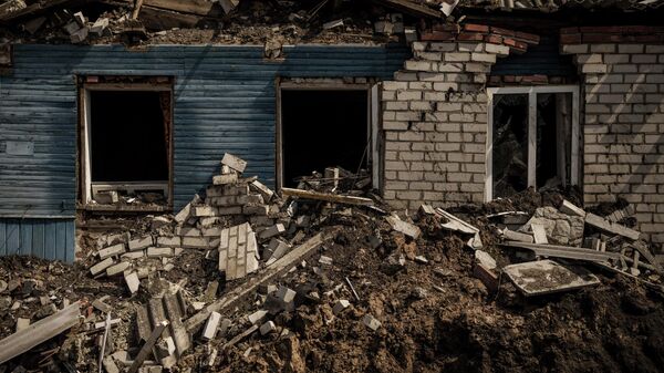 Casa destruída em Malaya Rogan, nos arredores da Carcóvia, 8 de maio de 2022 - Sputnik Brasil