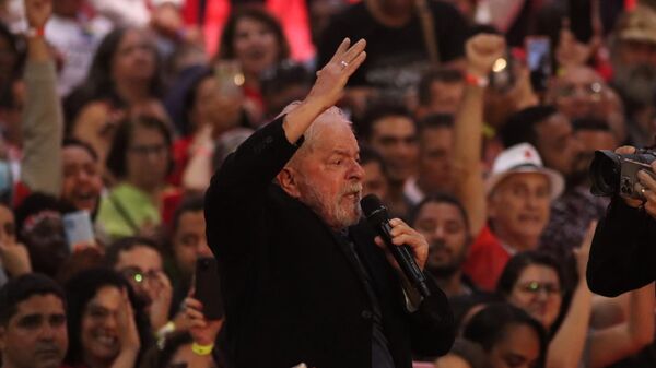 O ex-presidente brasileiro Luiz Inácio Lula da Silva (PT) discursa durante evento Lula abraça Minas, em Belo Horizonte, Minas Gerais, 9 de maio de 2022 - Sputnik Brasil