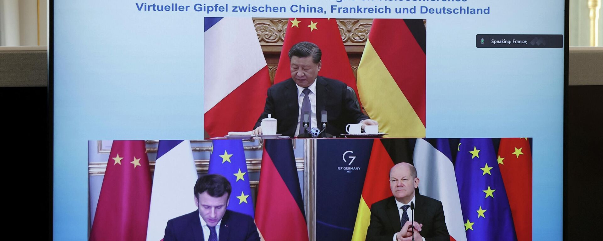 Presidente francês, Emmanuel Macron, chanceler alemão, Olaf Scholz, e presidente chinês, Xi Jinping, discutem a crise da Ucrânia durante videoconferência, registrada no Palácio do Eliseu, em Paris, em 8 de março de 2022 - Sputnik Brasil, 1920, 10.05.2022