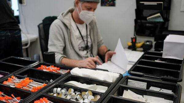 Suprimentos para usuários de drogas em centro de prevenção de overdose em Nova York, EUA, 18 de fevereiro de 2022 - Sputnik Brasil