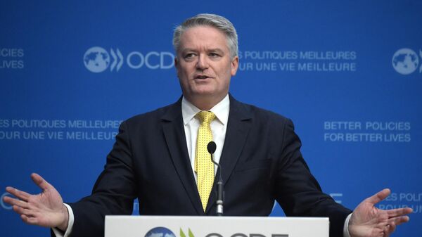 O secretário-geral da OCDE, Mathias Cormann, fala durante uma conferência de imprensa sobre os impactos e as implicações políticas da guerra na Ucrânia na sede da OCDE em Paris, em 17 de março de 2022 - Sputnik Brasil