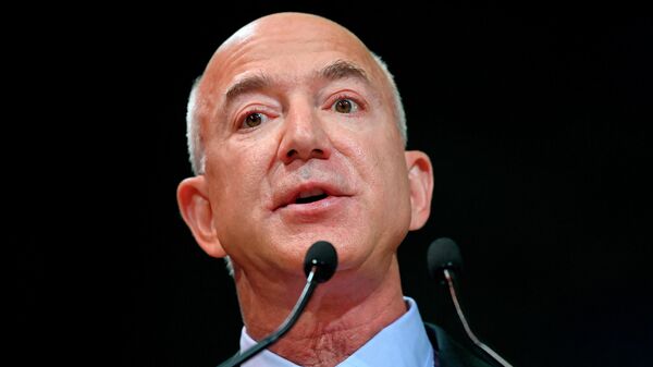 O bilionário e fundador da Amazon, Jeff Bezos, discursa durante a Conferência do Clima da ONU (COP26) em Glasgow, Escócia, 2 de novembro de 2021 - Sputnik Brasil