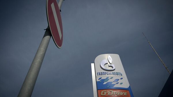 Logotipo da empresa estatal Gazprom em posto de gasolina de Moscou, Rússia, 11 de maio de 2022. - Sputnik Brasil