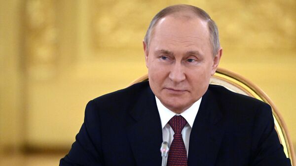 Vladimir Putin, presidente da Rússia, durante encontro com líderes dos Estados-membros da Organização do Tratado de Segurança Coletiva (CSTO, na sigla em inglês), 16 de maio de 2022 - Sputnik Brasil