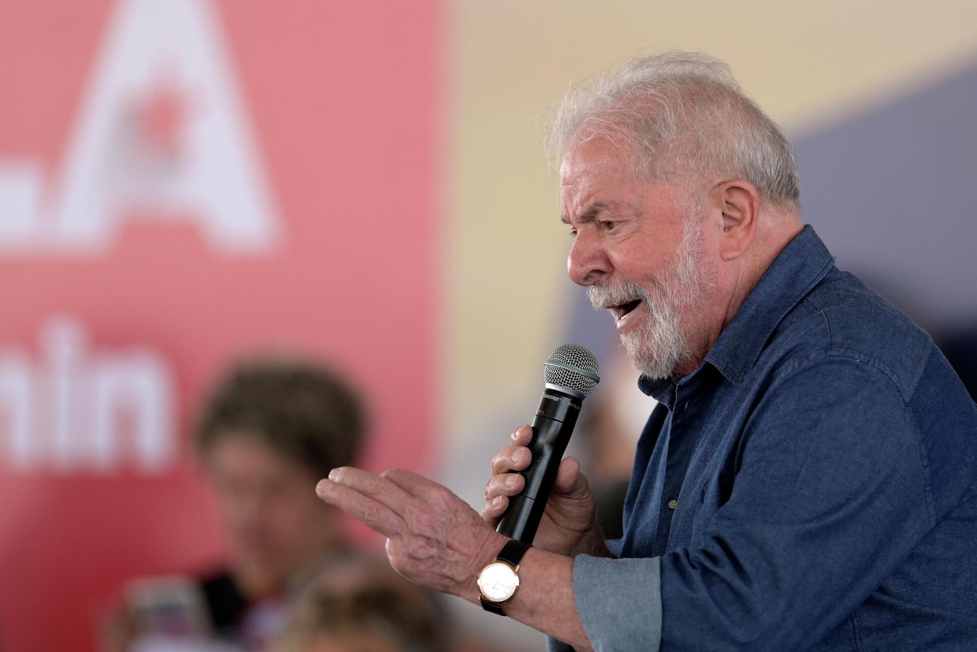 O ex-presidente (2003-2011) e candidato à presidência Luiz Inácio Lula da Silva discursa durante o evento Lula abraça Contagem, em Contagem, Minas Gerais, Brasil, 10 de maio de 2022 - Sputnik Brasil, 1920, 09.06.2022