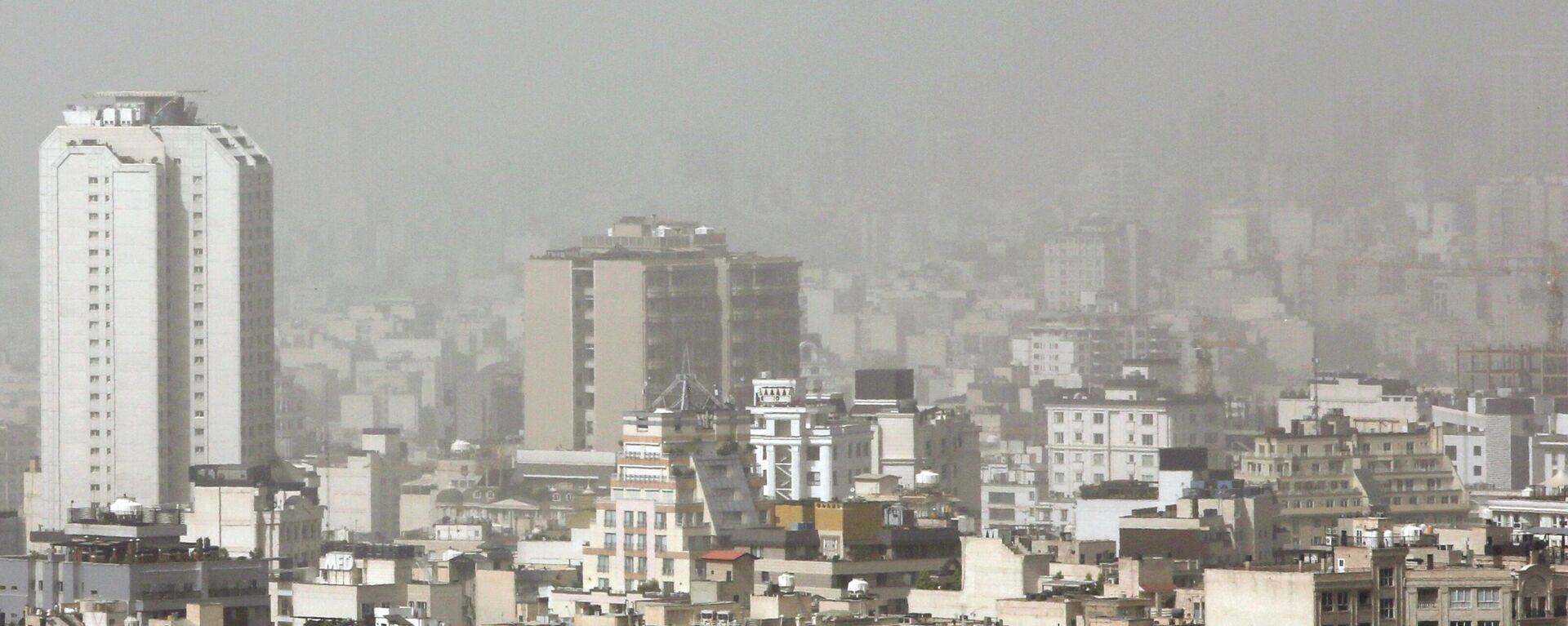 Teerã, Irã, durante tempestade de areia em 17 de maio de 2022 - Sputnik Brasil, 1920, 22.05.2022