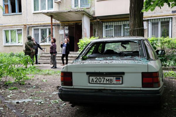 Automóvel destruído em resultado de bombardeios do distrito de Kuibyshev em Donetsk pelas Forças Armadas da Ucrânia. - Sputnik Brasil