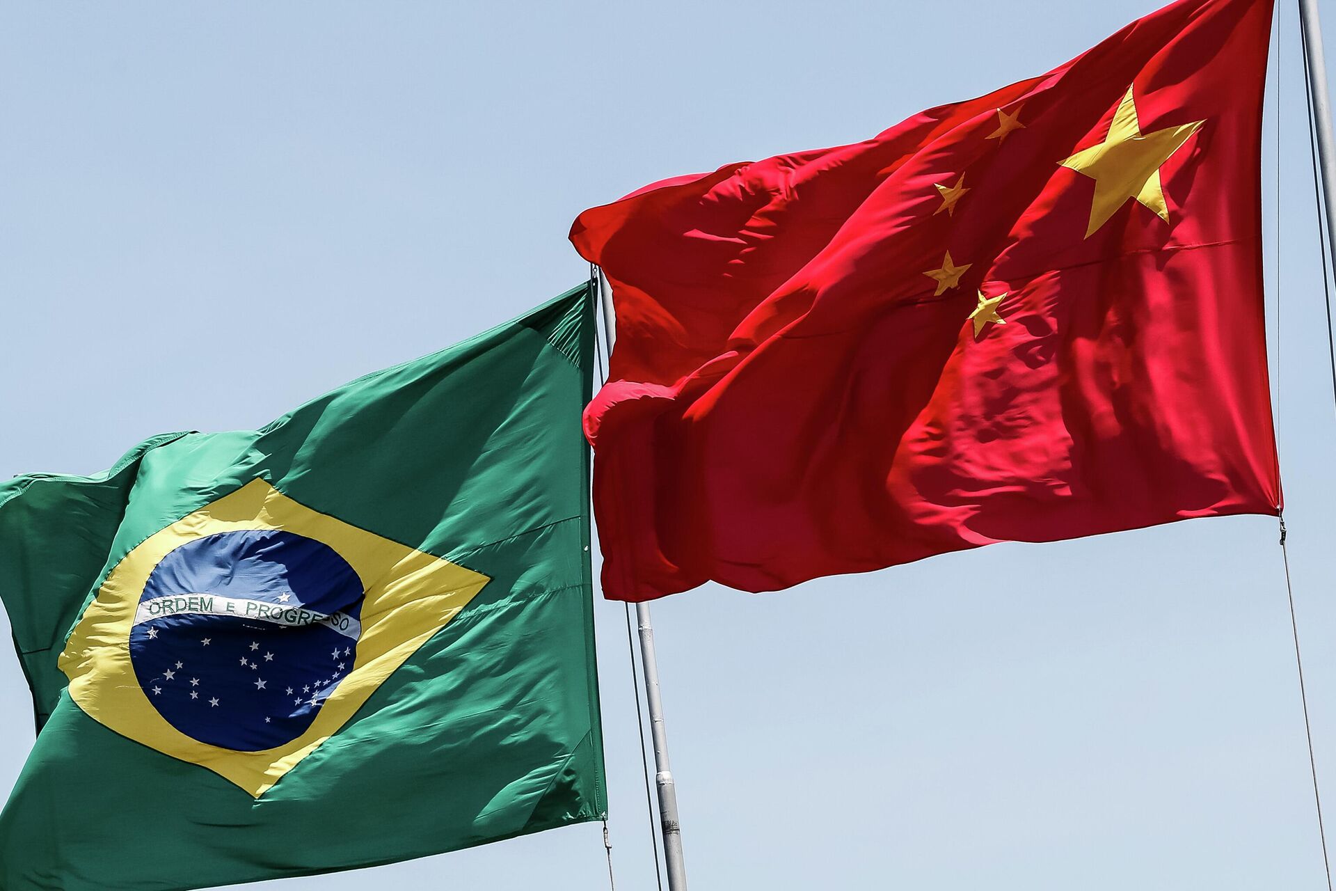 Bandeiras do Brasil e da China em Pequim - Sputnik Brasil, 1920, 08.11.2022