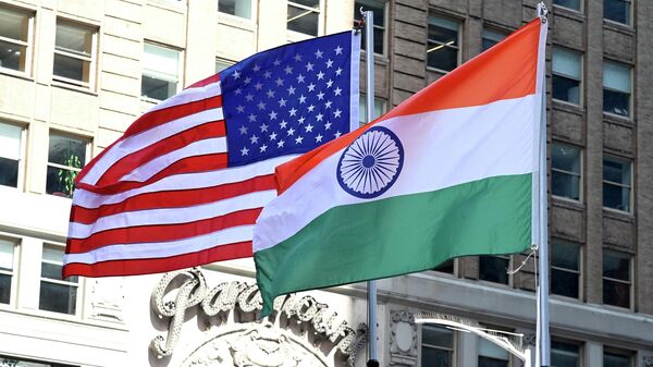 A bandeira nacional da Índia é hasteada na Times Square para marcar o Dia da Independência da Índia em 15 de agosto de 2020 - Sputnik Brasil