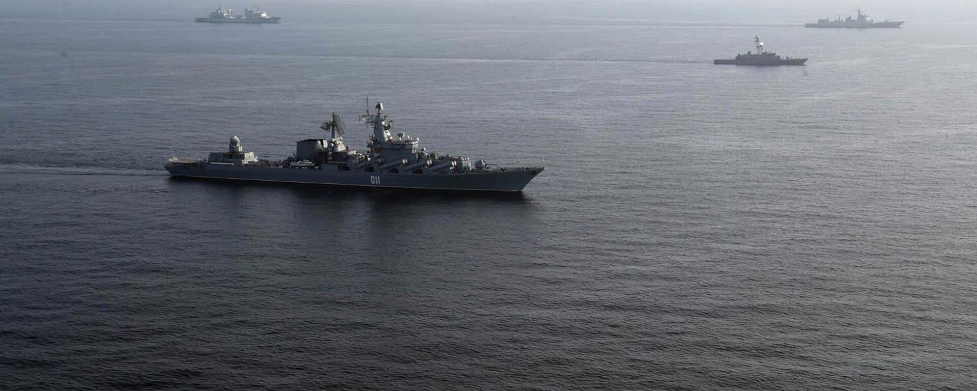 Navios de guerra do Irã acompanhados por barcos da Rússia e da China, durante exercícios conjuntos no oceano Índico em 21 de janeiro de 2022 - Sputnik Brasil, 1920, 24.05.2022