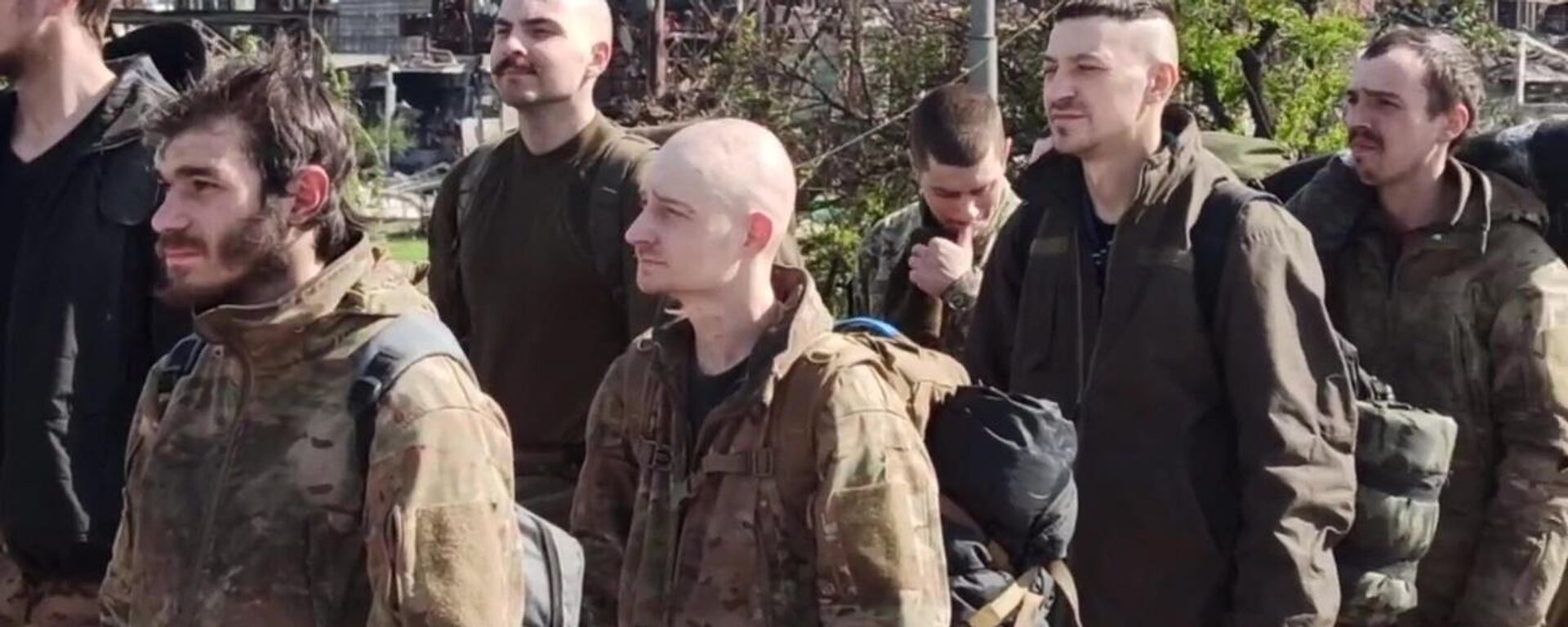 Último grupo de combatentes do Batalhão Azov neonazista rendido em Azovstal, Mariupol, foto publicada em 20 de maio de 2022 - Sputnik Brasil, 1920, 20.06.2022
