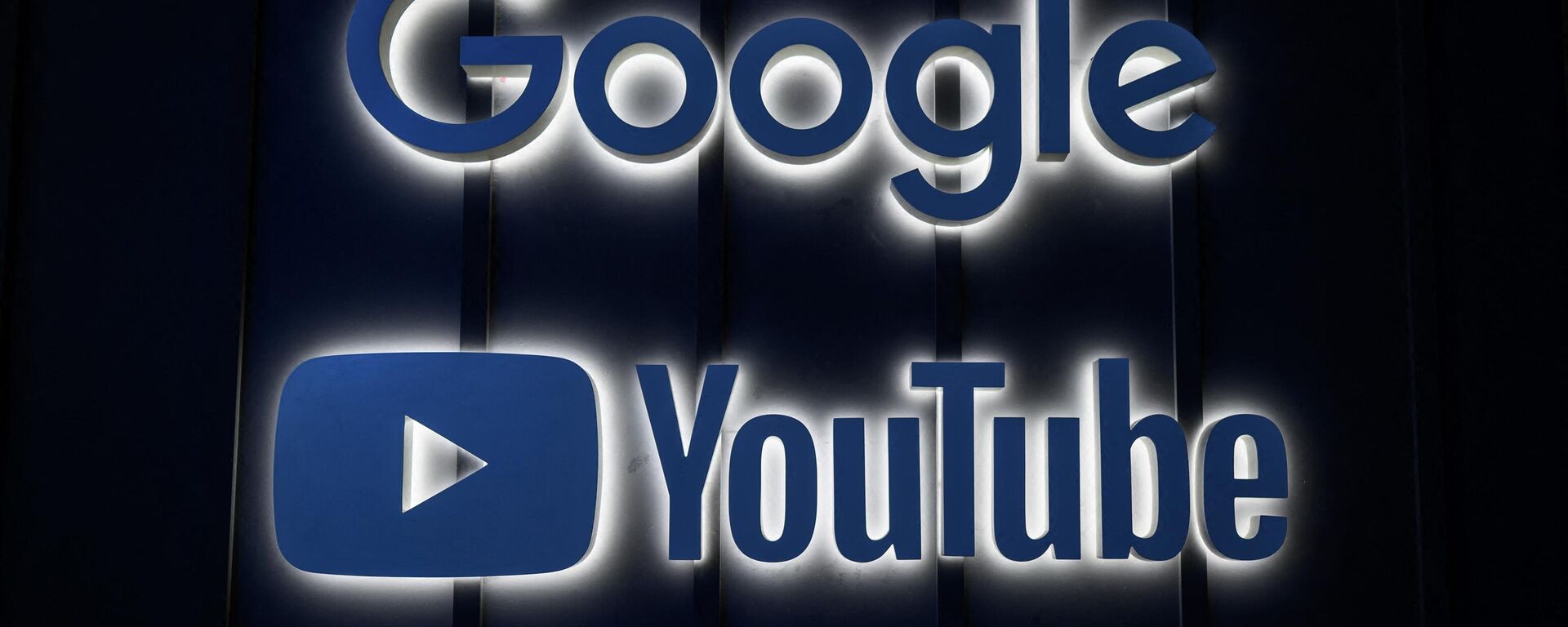 Logos da Google e do Youtube no Fórum Econômico Mundial  de 2022 - Sputnik Brasil, 1920, 26.05.2022