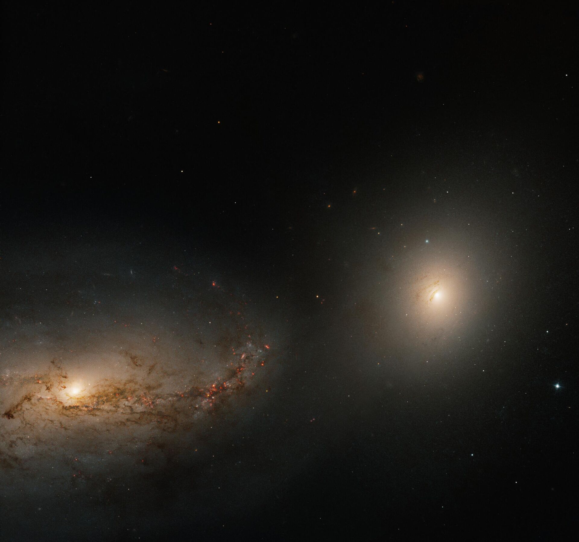 Galáxias NGC 3227 e NGC 3226, presas em uma dança - Sputnik Brasil, 1920, 27.05.2022