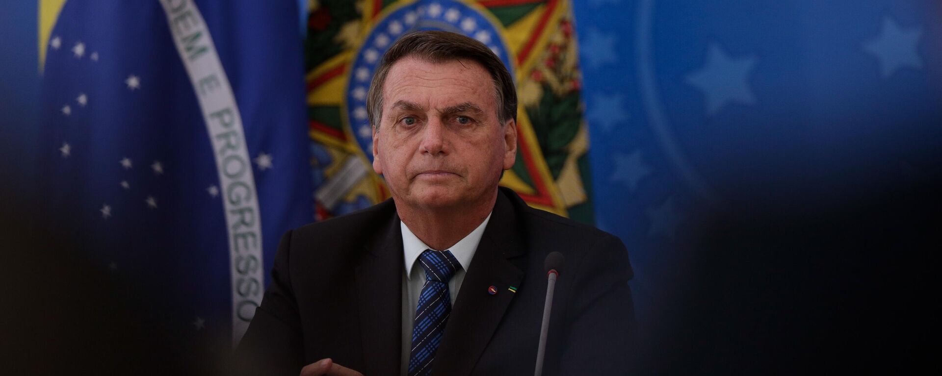 O presidente brasileiro, Jair Bolsonaro, durante coletiva de imprensa para falar sobre as alterações na política de preços dos combustíveis, em Brasília, 5 de maio de 2021 - Sputnik Brasil, 1920, 27.05.2022