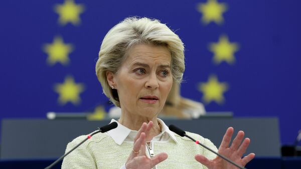 A presidente da Comissão Europeia, Ursula von der Leyen, discursa durante debate da União Europeia em Estrasburgo, na França, em 4 de maio de 2022 - Sputnik Brasil