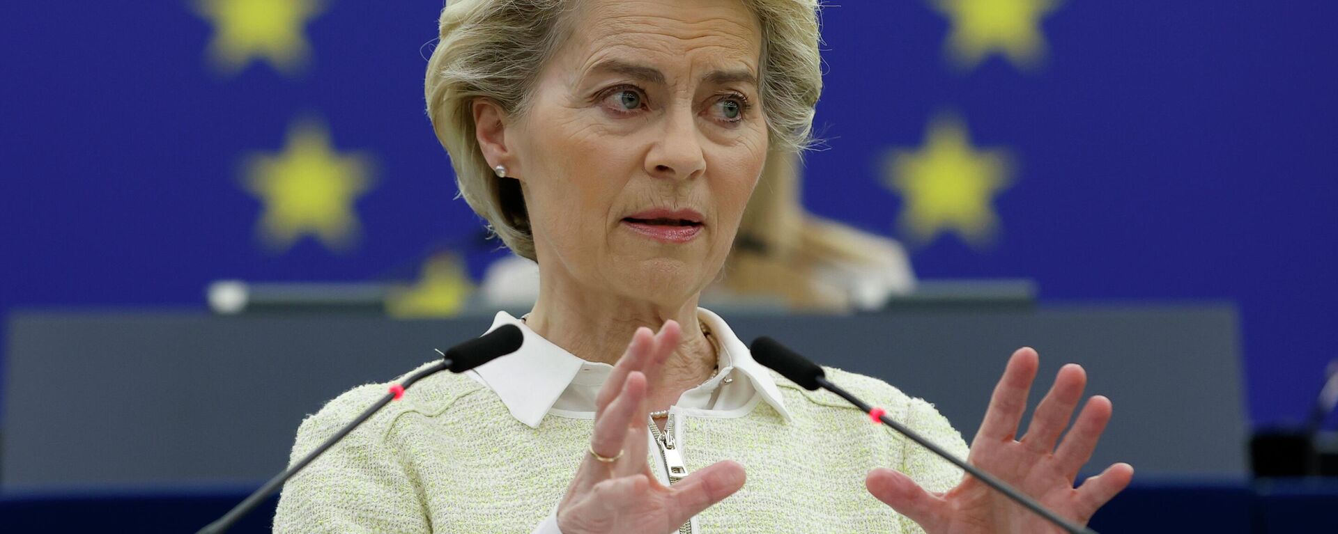 A presidente da Comissão Europeia, Ursula von der Leyen, discursa durante debate da União Europeia em Estrasburgo, na França, em 4 de maio de 2022 - Sputnik Brasil, 1920, 01.07.2022