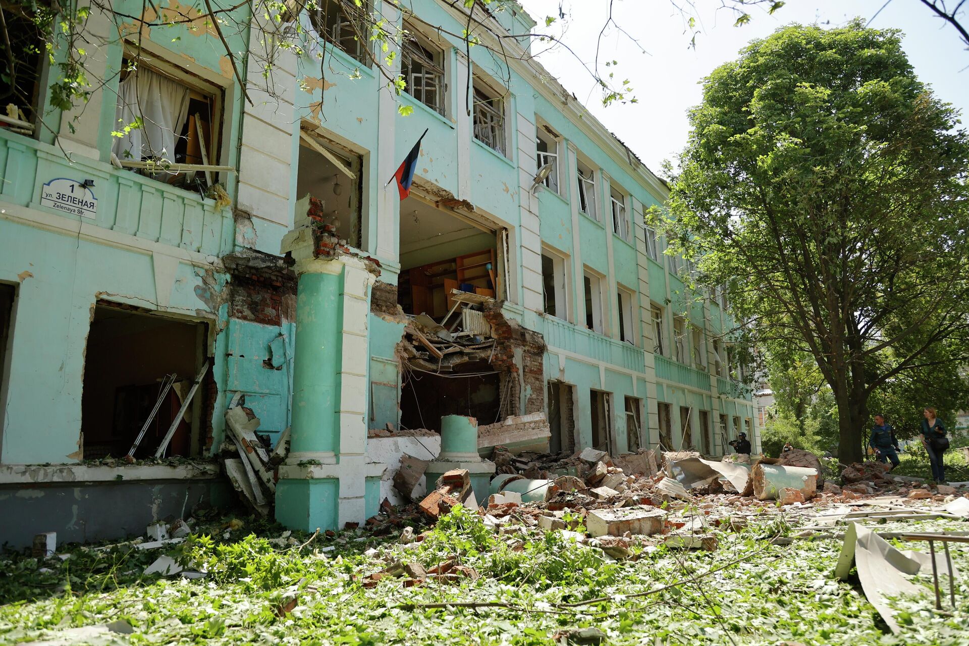 Escola Nº 22 destruída em Donetsk por ataques de lançadores múltiplos de foguetes Smerch ucranianos, foto publicada em 30 de maio de 2022 - Sputnik Brasil, 1920, 27.08.2022