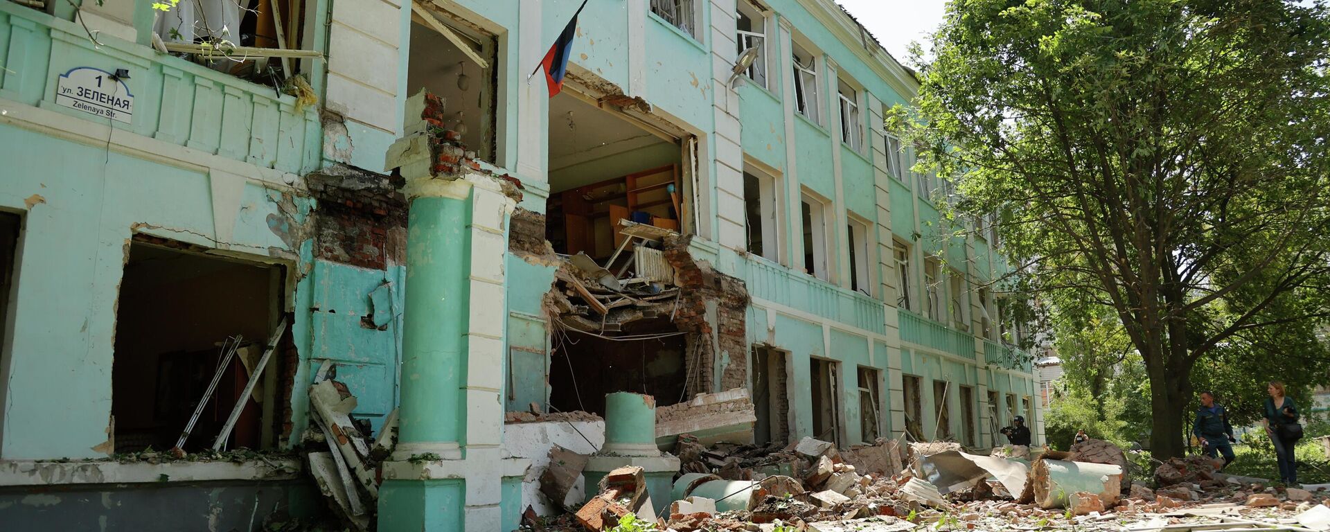 Escola Nº 22, em Donetsk, destruída em ataques de lançadores múltiplos de foguetes Smerch ucranianos, 30 de maio de 2022 - Sputnik Brasil, 1920, 06.06.2022