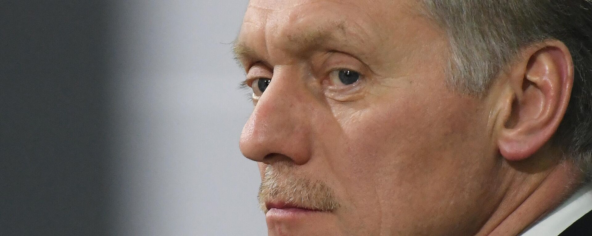 O porta-voz do Kremlin, Dmitry Peskov, participa da coletiva de imprensa anual do presidente da Rússia, Vladimir Putin, em Moscou, 23 de dezembro de 2021 - Sputnik Brasil, 1920, 25.11.2022