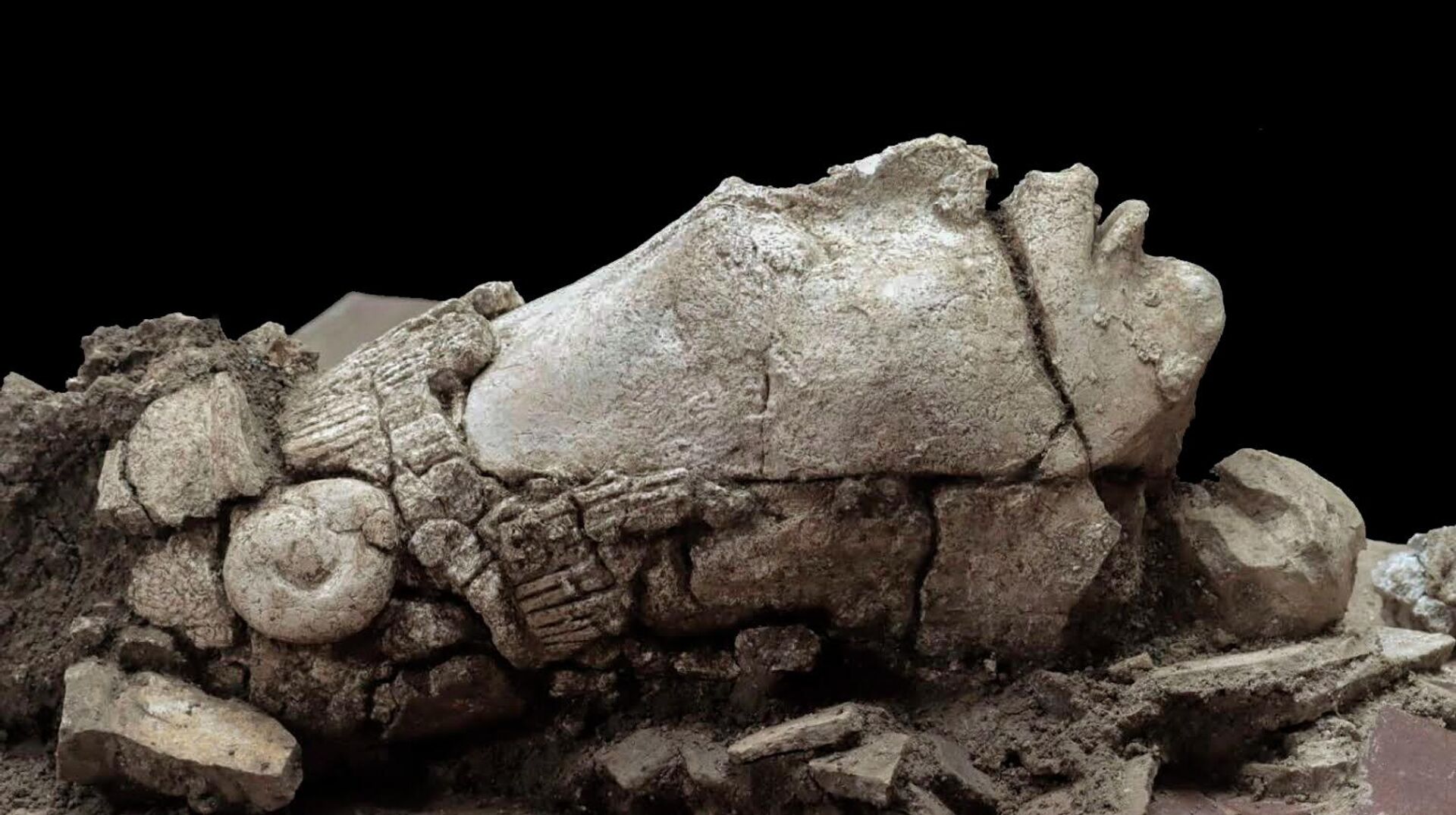 A escultura descoberta nas ruínas maias no sítio arqueológico de Palenque, no sudeste do México, vista em detalhes - Sputnik Brasil, 1920, 03.06.2022