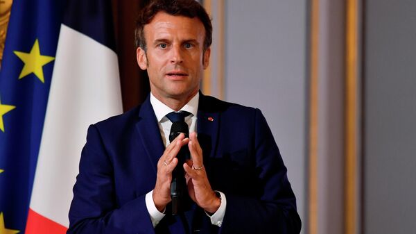 O presidente francês, Emmanuel Macron, participa de encontro no Palácio do Eliseu, em Paris, em 3 de junho de 2022 - Sputnik Brasil