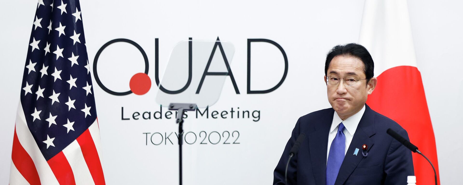 O premiê japonês, Fumio Kishida, participa de coletiva de imprensa após encontro dos líderes do Diálogo Quadrilateral de Segurança (Quad) em Tóquio, 24 de maio de 2022 - Sputnik Brasil, 1920, 02.12.2022