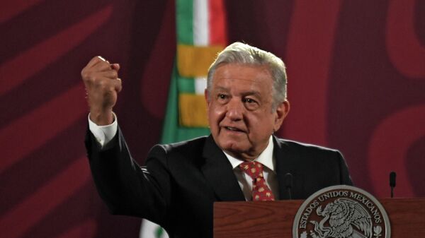 O presidente do México, Andrés Manuel López Obrador, fala durante sua coletiva de imprensa matinal diária na Cidade do México, 6 de junho de 2022 - Sputnik Brasil