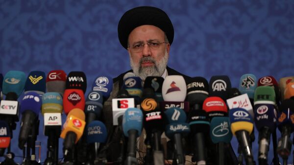 O presidente do Irã, Ebrahim Raisi, concede coletiva de imprensa em Teerã, 21 de junho de 2021 - Sputnik Brasil