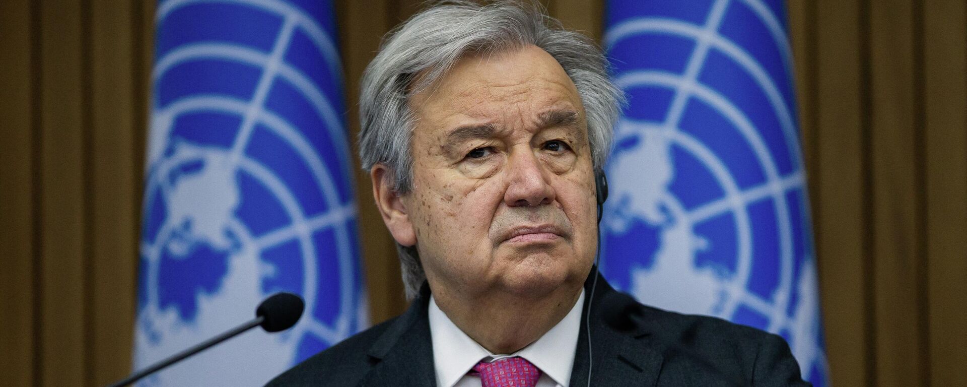 O secretário-geral da ONU, António Guterres, participa de uma conferência de imprensa conjunta com o primeiro-ministro da Moldávia após suas conversas em Chisinau, em 9 de maio de 2022 - Sputnik Brasil, 1920, 08.06.2022