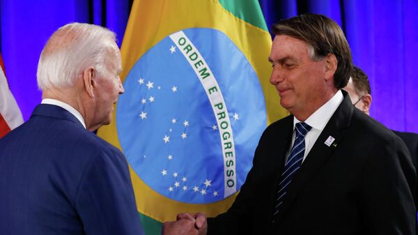 O então presidente do Brasil, Jair Bolsonaro, durante encontro com o presidente dos Estados Unidos, Joe Biden. Flórida, EUA, 9 de junho de 2022 - Sputnik Brasil
