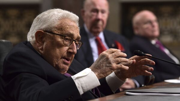 Ex-secretário de Estado dos EUA Henry Kissinger durante audiências no Senado em Washington - Sputnik Brasil