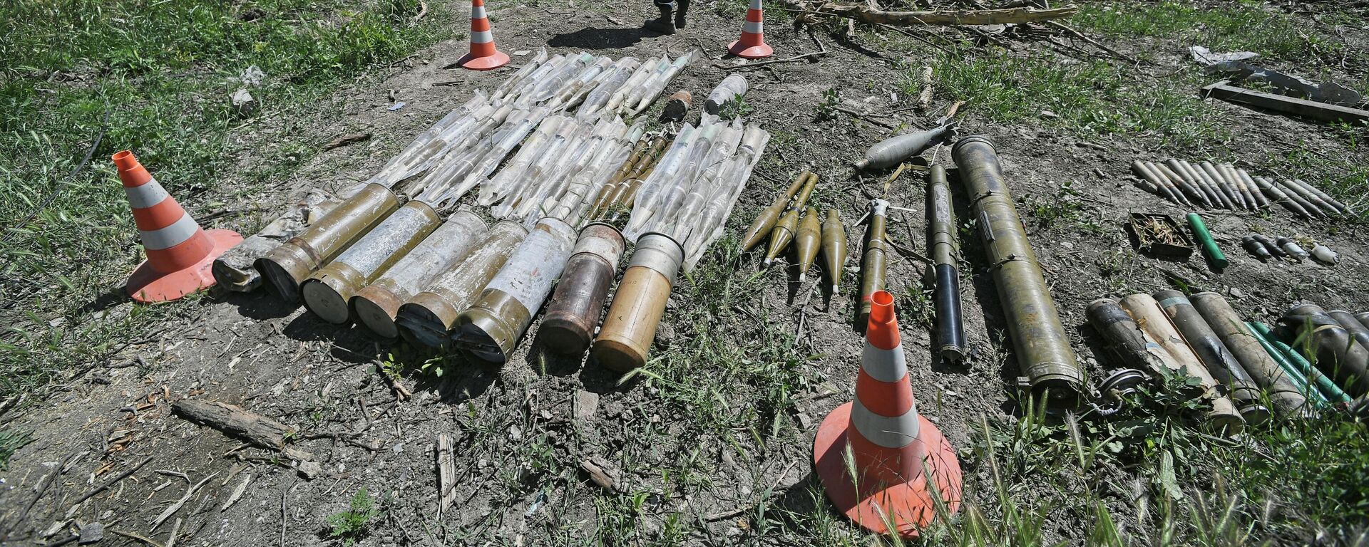 Munições encontradas por funcionários do Ministério para Situações de Emergência da Rússia durante trabalho em escombros de casas de Mariupol, na República Popular de Donetsk (RPD) - Sputnik Brasil, 1920, 13.06.2022