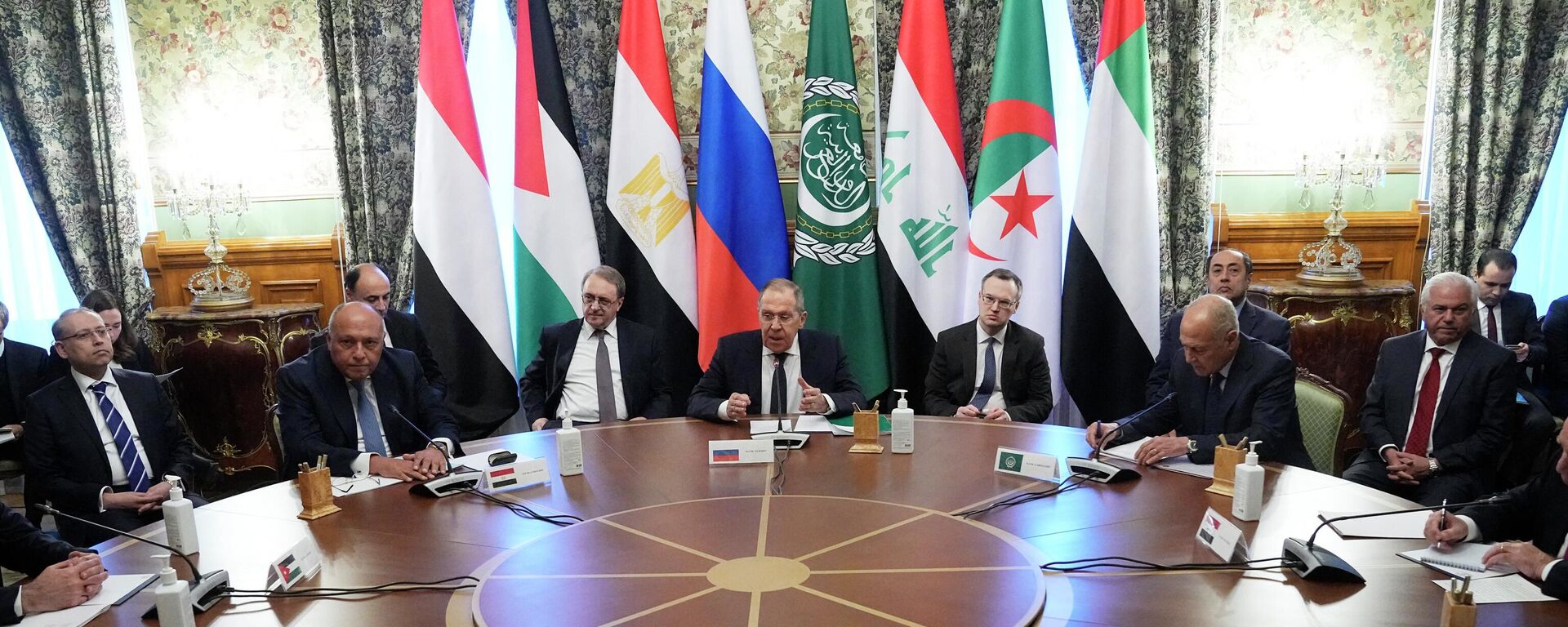 Chanceler russo, Sergei Lavrov, durante reunião com representantes dos Estados da Liga Árabe em Moscou, 4 de abril de 2022 - Sputnik Brasil, 1920, 13.06.2022