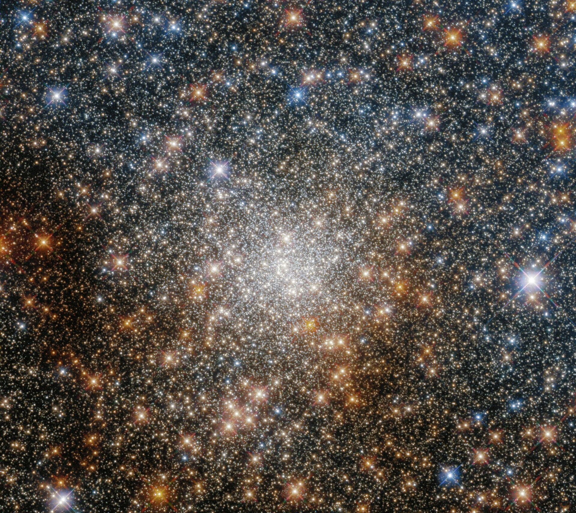O Terzan 9, também conhecido como GCI 80.1, está localizado na constelação de Sagitário, a aproximadamente 2.283 anos-luz do centro da Via Láctea - Sputnik Brasil, 1920, 13.06.2022