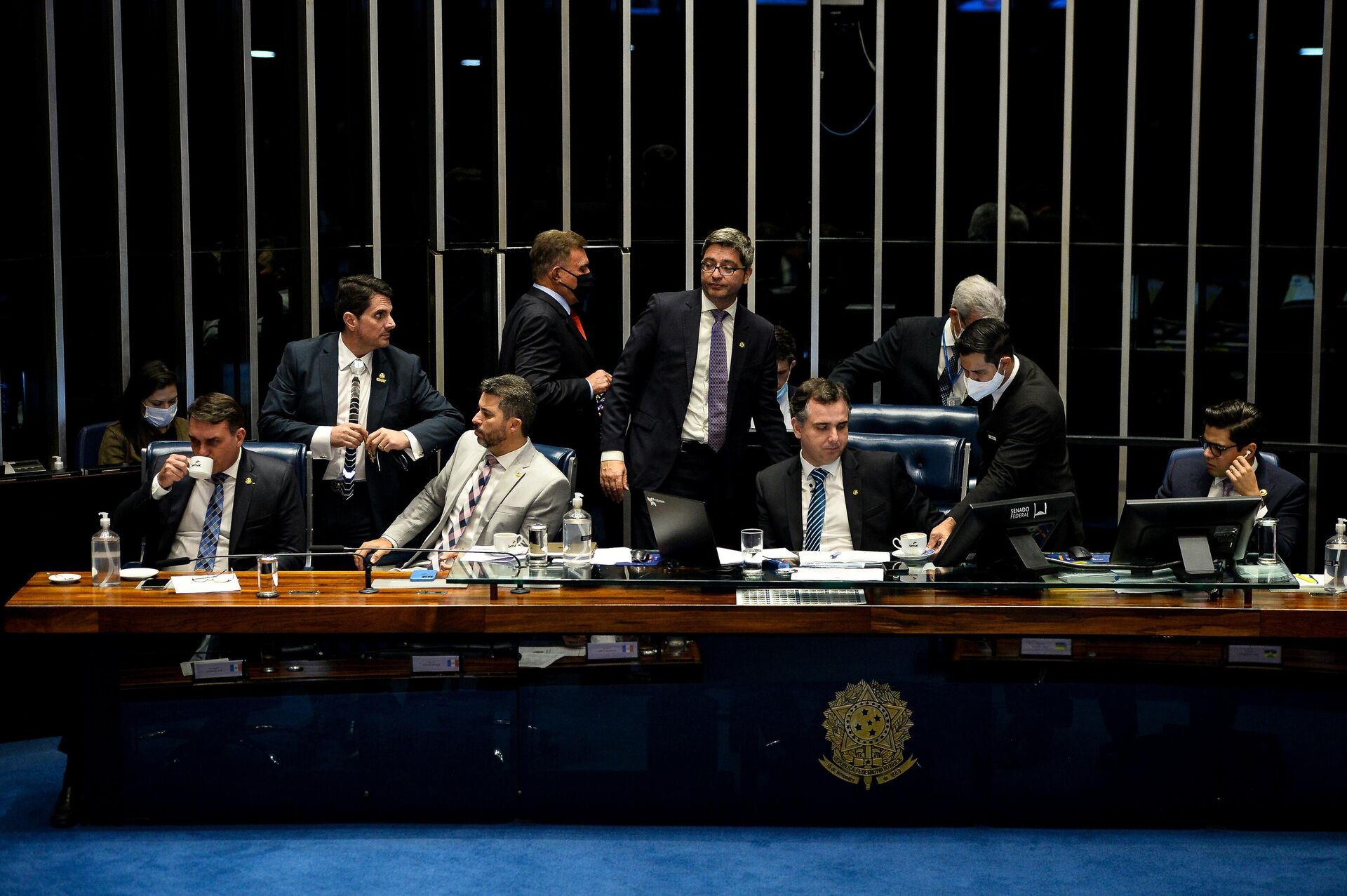 Sessão extraordinária no Senado Federal para votar o projeto sobre mudanças na cobrança do Imposto sobre Circulação de Mercadorias e Serviços (ICMS), em 13 de junho de 2022 - Sputnik Brasil, 1920, 01.08.2022