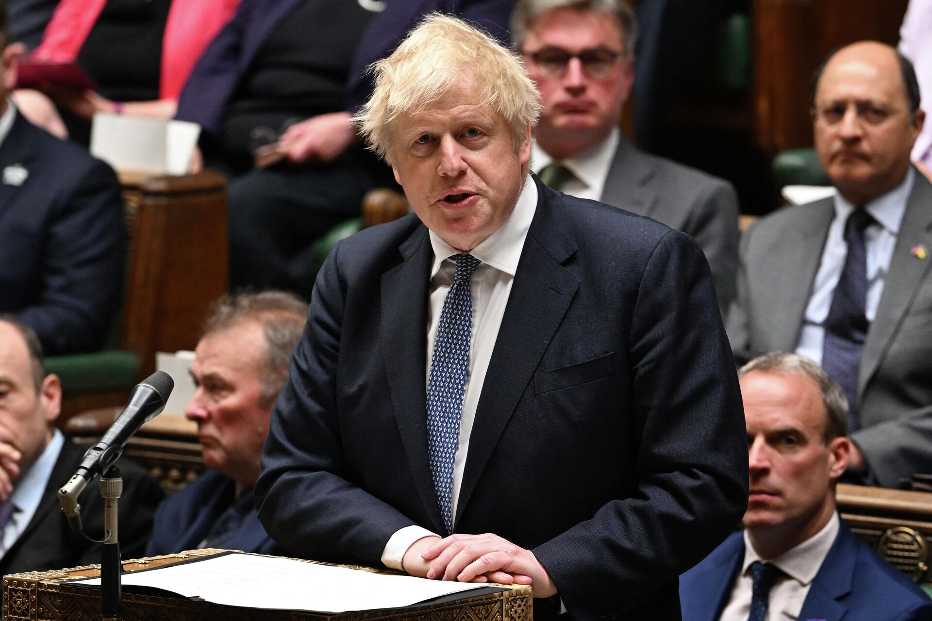 Primeiro-ministro britânico, Boris Johnson fala durante a sessão semanal das Questões do Primeiro-Ministro (PMQs, na sigla em inglês), na Câmara dos Comuns, em Londres, em 15 de junho de 2022 - Sputnik Brasil, 1920, 06.07.2022