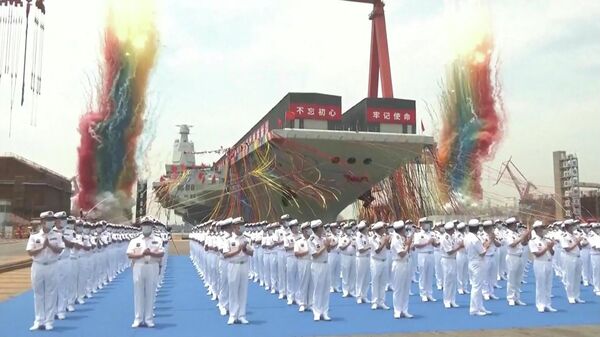 Captura de tela de um vídeo da emissora estatal chinesa CCTV mostra a cerimônia de lançamento do Fujian, um porta-aviões do Exército de Libertação Popular (ELP) em um estaleiro em Xangai, 17 de junho de 2022 - Sputnik Brasil